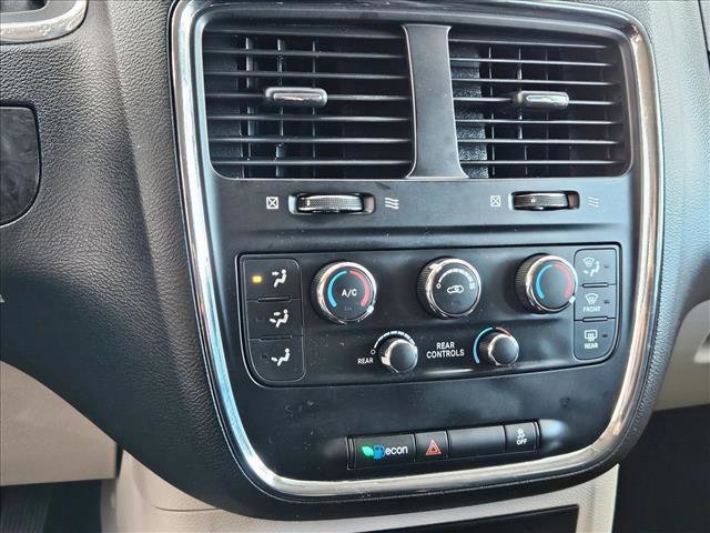 Used 2019 Dodge Grand Caravan SE w/ UConnect Hands-Free Group image 25
