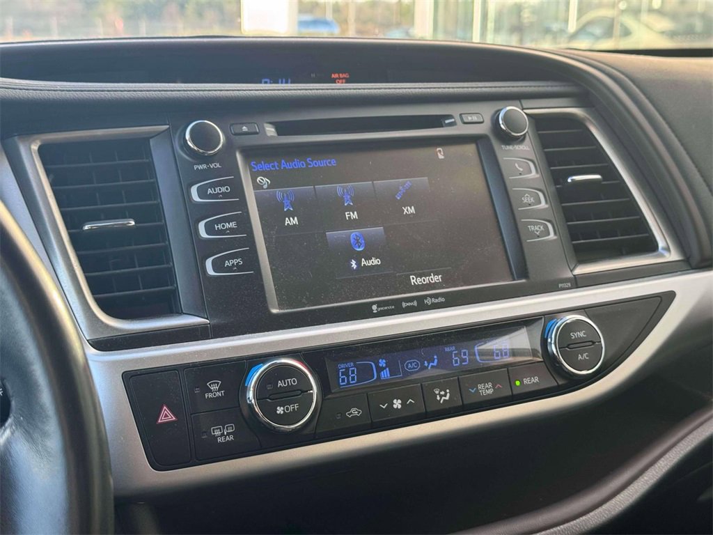 Used 2018 Toyota Highlander LE image 14