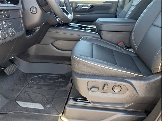 New 2026 Chevrolet Suburban Premier image 9