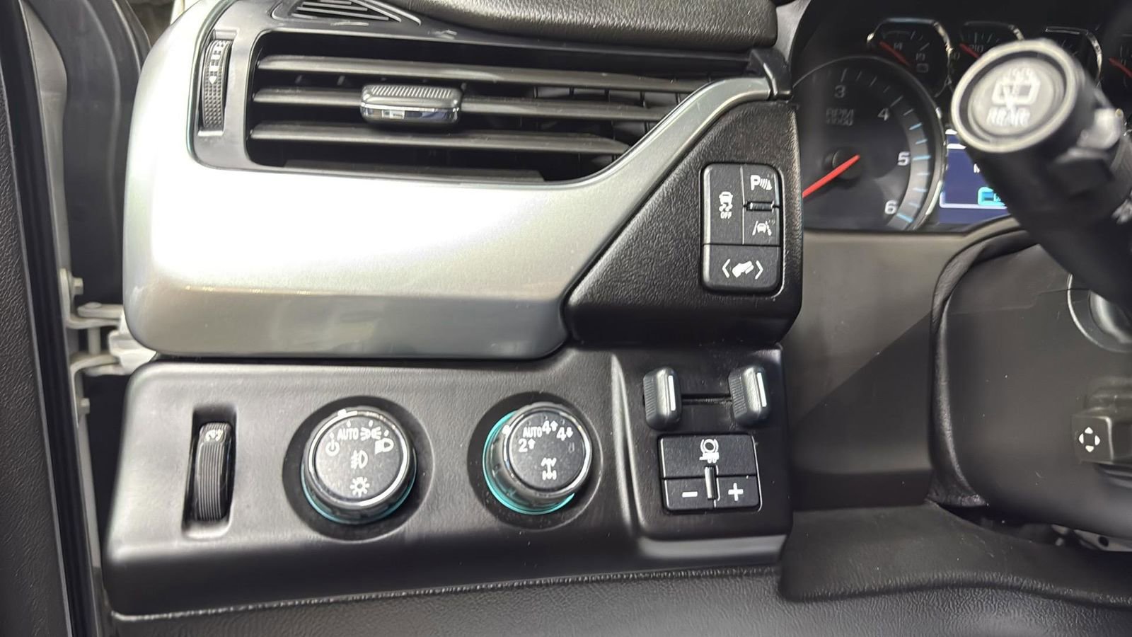 Used 2019 Chevrolet Tahoe Premier image 18