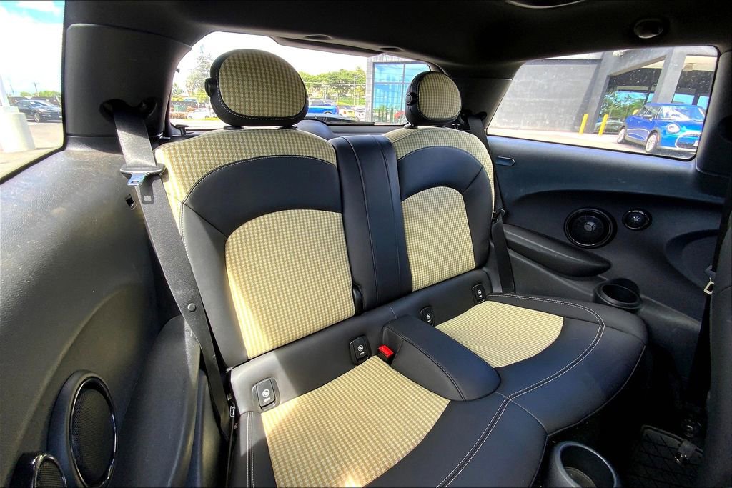 Certified 2024 MINI Cooper SE w/ MINI Resolute Edition image 27