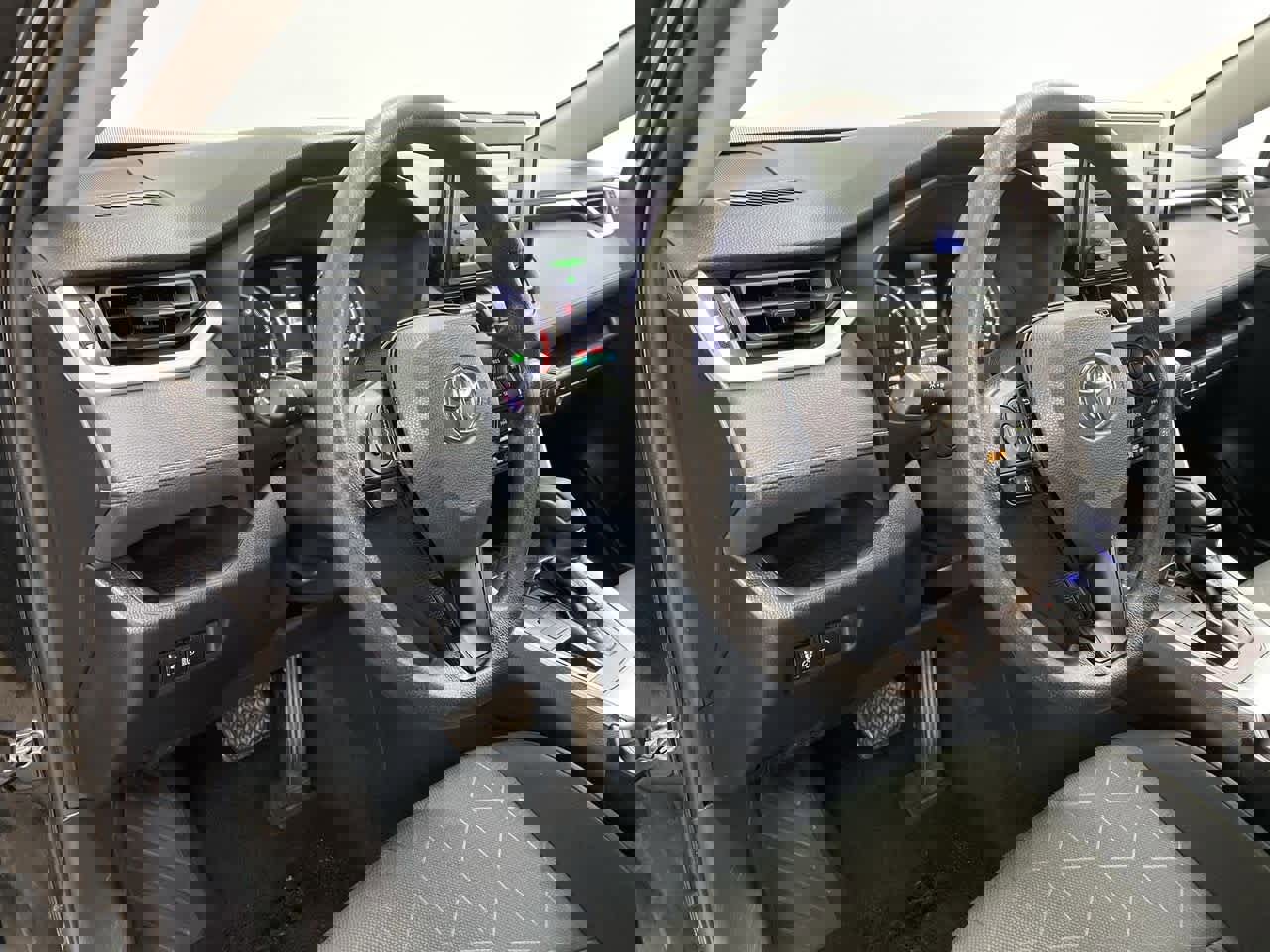 Used 2021 Toyota RAV4 XLE image 2