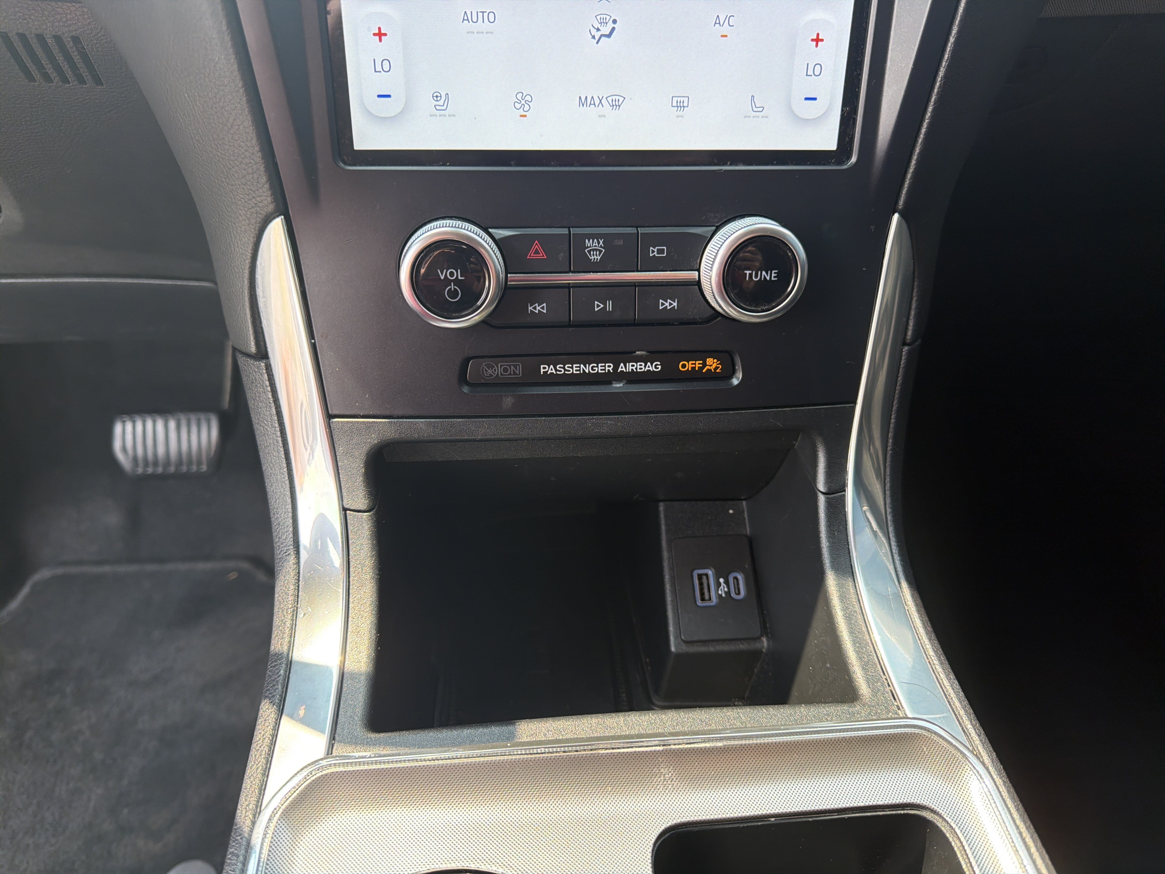 Used 2024 Ford Edge Titanium AWD/4WD image 36