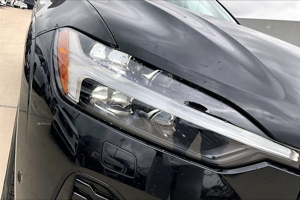 Certified 2024 Volvo XC60 B5 Plus w/ Protection Package Premier AWD/4WD image 38