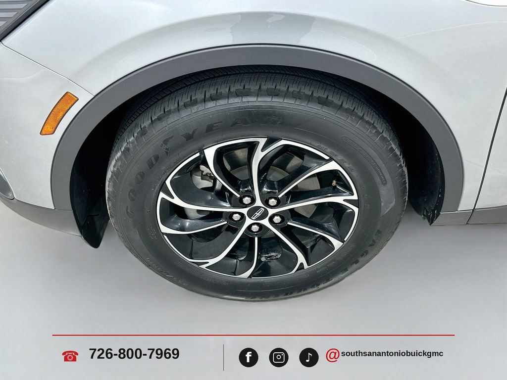 Used 2025 Lincoln Nautilus Premier AWD/4WD image 32