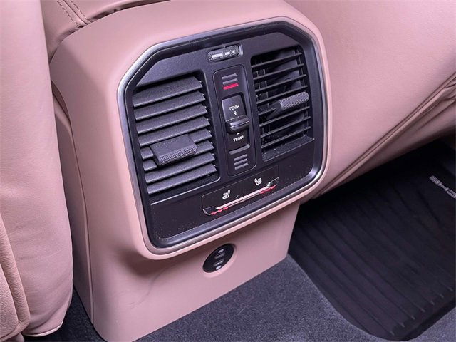 Used 2025 Porsche Macan image 25