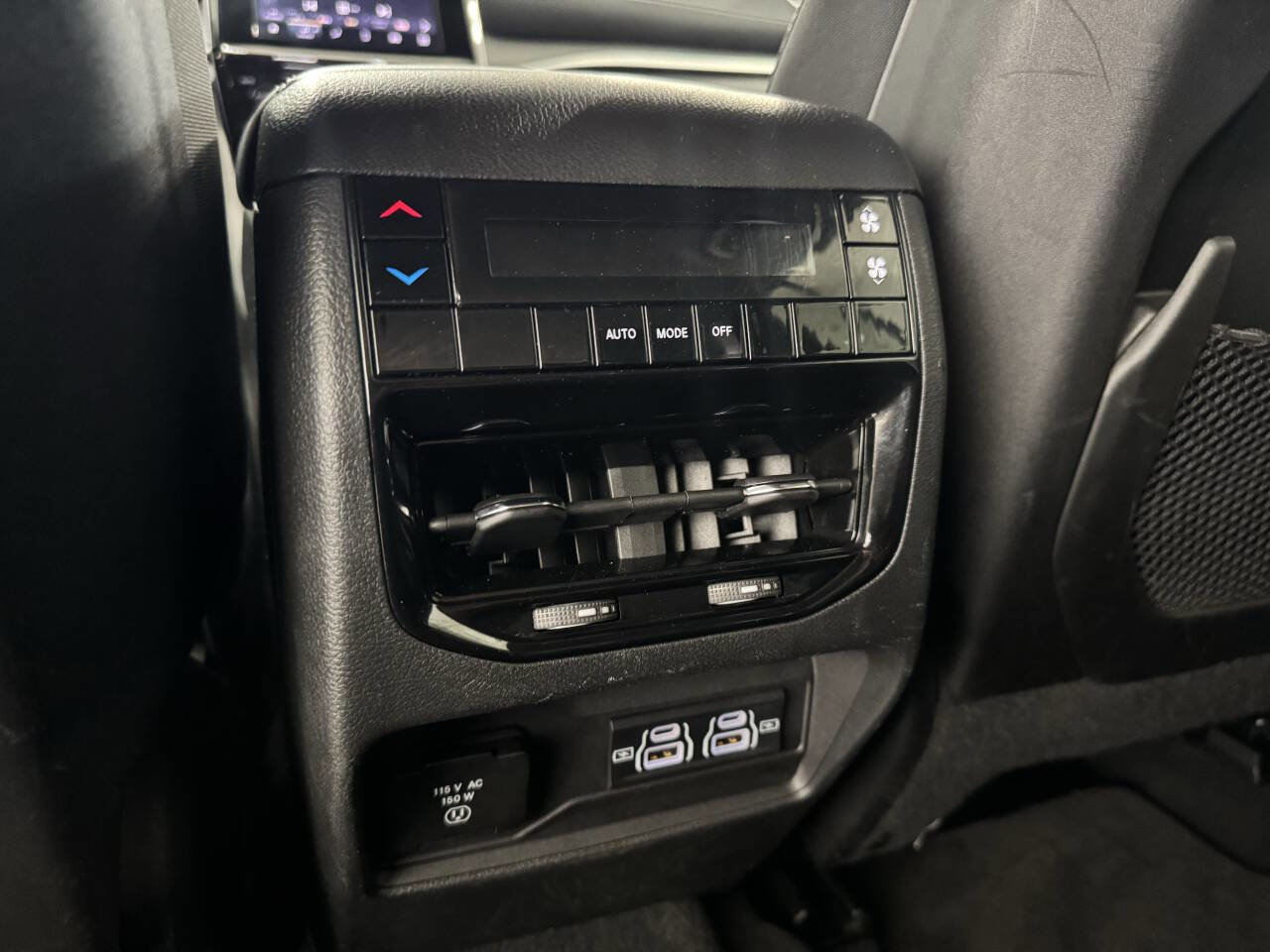 Used 2024 Jeep Grand Cherokee L Laredo image 45