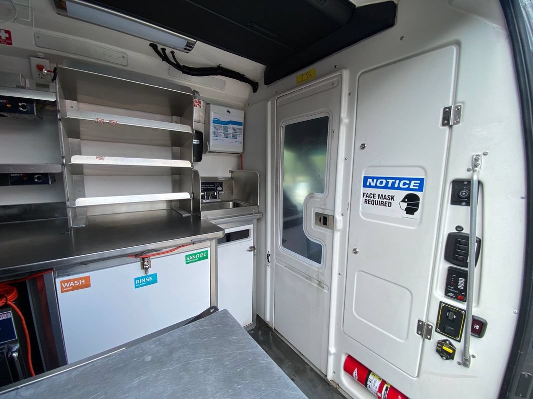 Used 2022 Mercedes-Benz Sprinter 4500 w/ Parking Package image 6