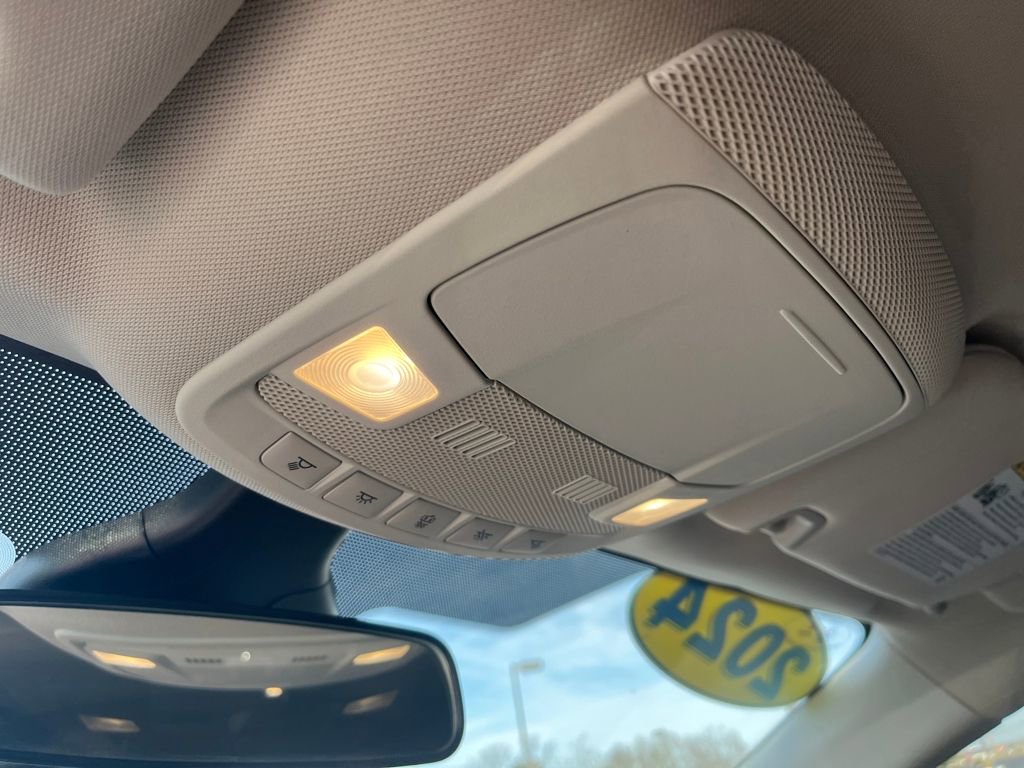 Used 2024 Ford Edge SE w/ Black Appearance Package image 17