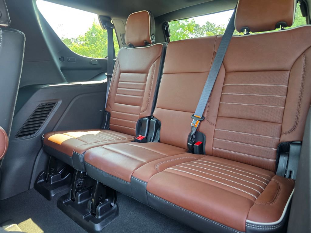 Used 2024 GMC Yukon Denali Ultimate AWD/4WD image 32