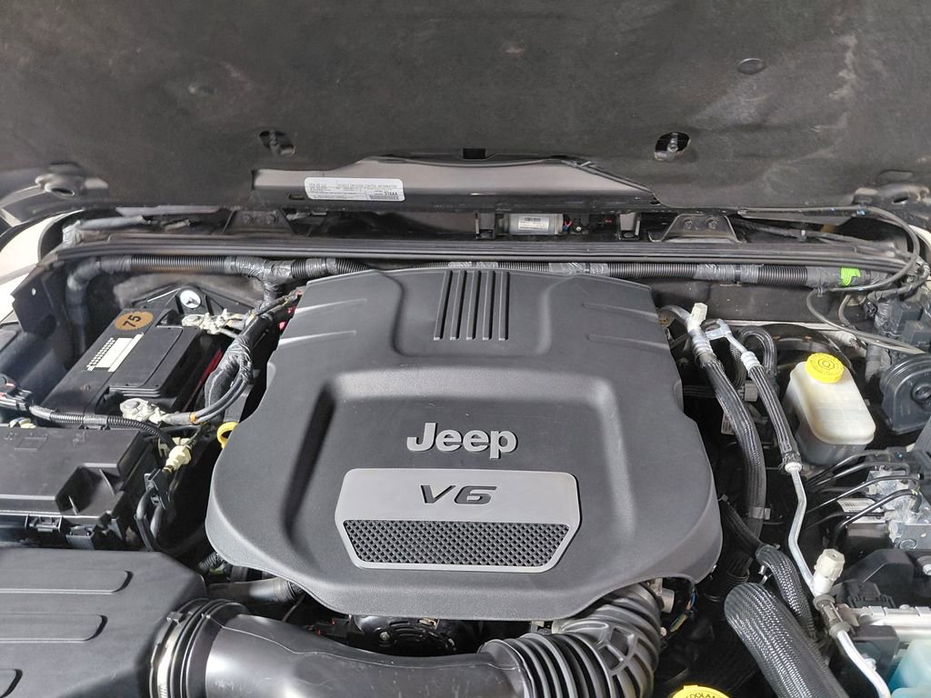 Used 2018 Jeep Wrangler Unlimited Sahara image 10