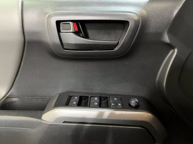Used 2022 Toyota Tacoma SR5 w/ Technology Package AWD/4WD image 14