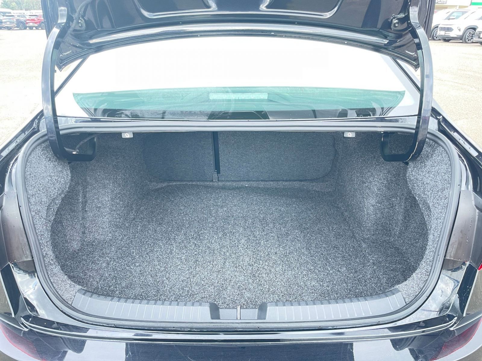 Used 2025 Volkswagen Jetta SE image 31