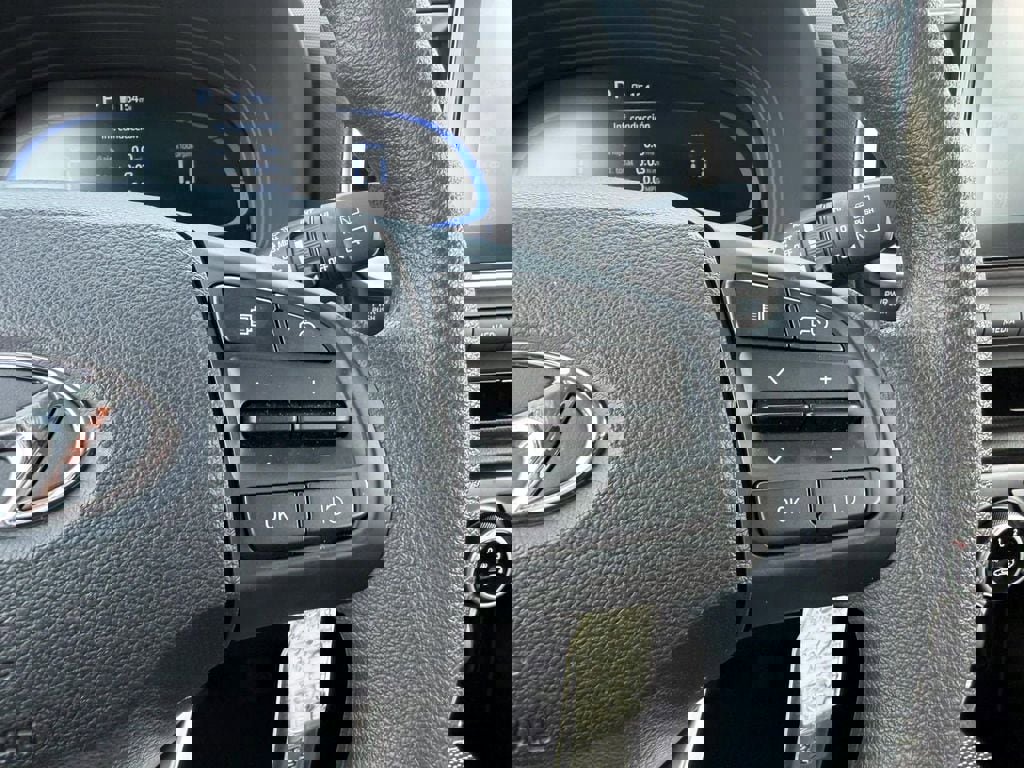 Certified 2025 Hyundai Venue SE image 21