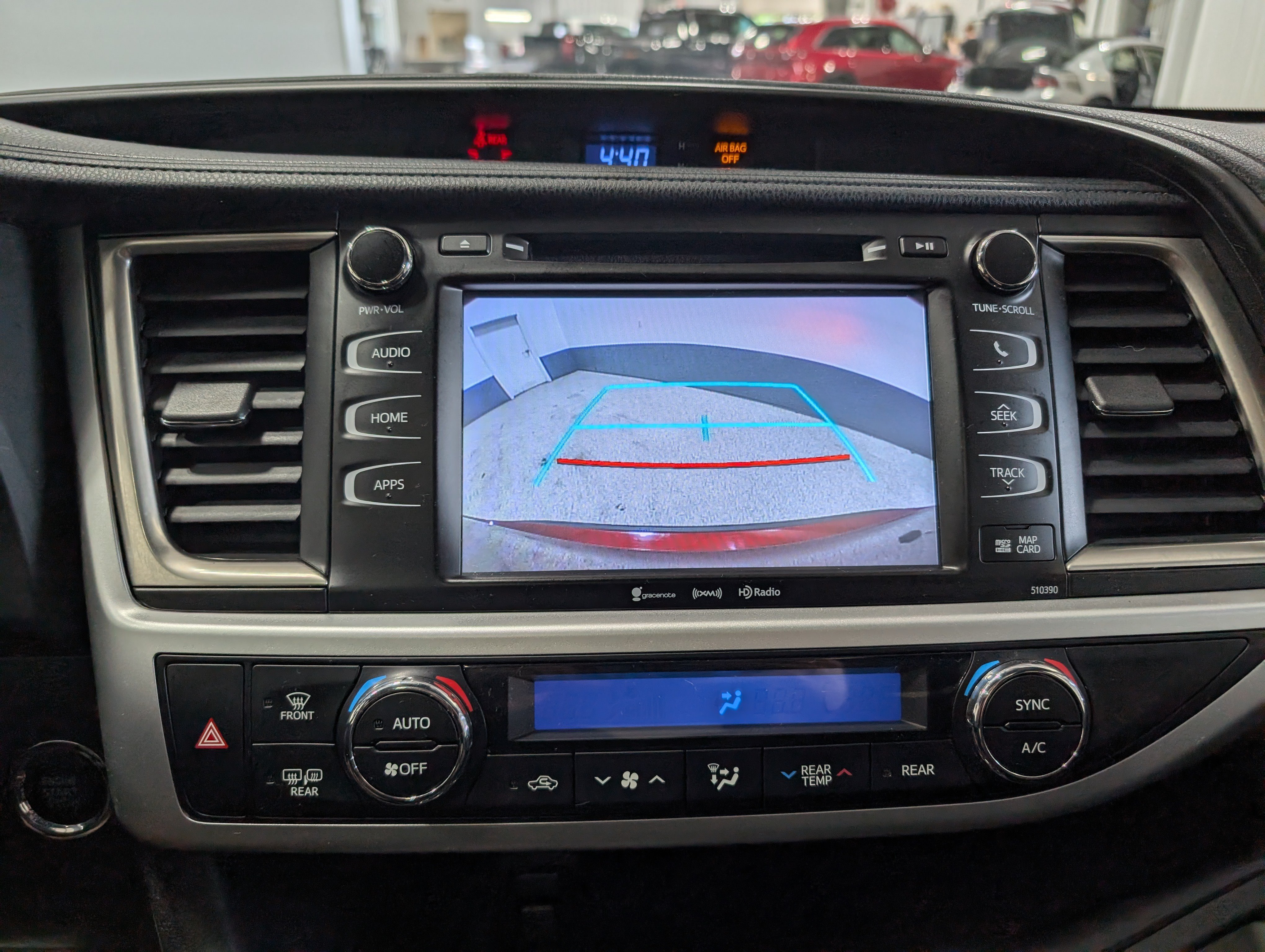 Used 2019 Toyota Highlander SE AWD/4WD image 28