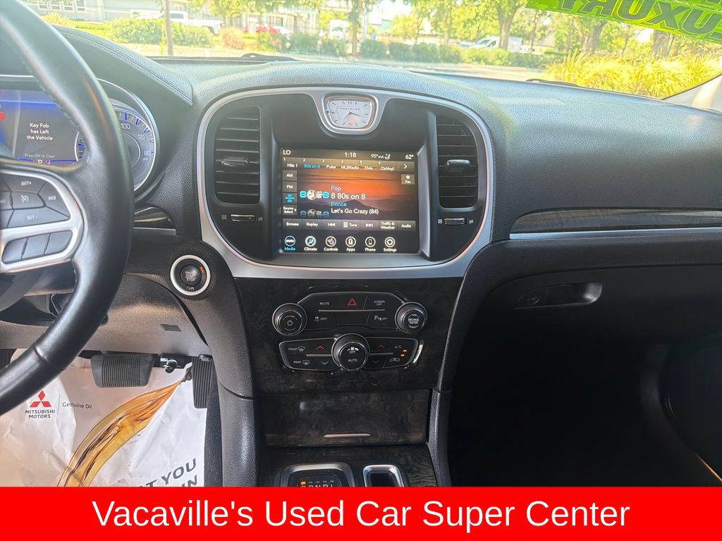 Used 2022 Chrysler 300 Touring L w/ Comfort Group RWD image 17