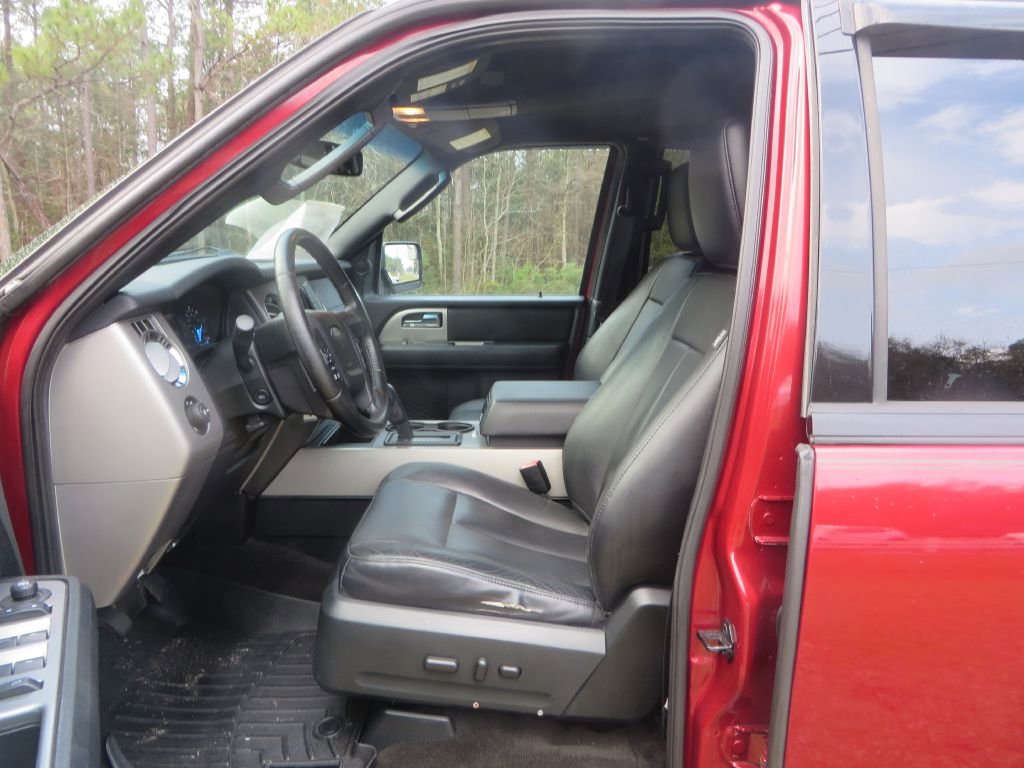 Used 2015 Ford Expedition XLT w/ Equipment Group 201A RWD image 11