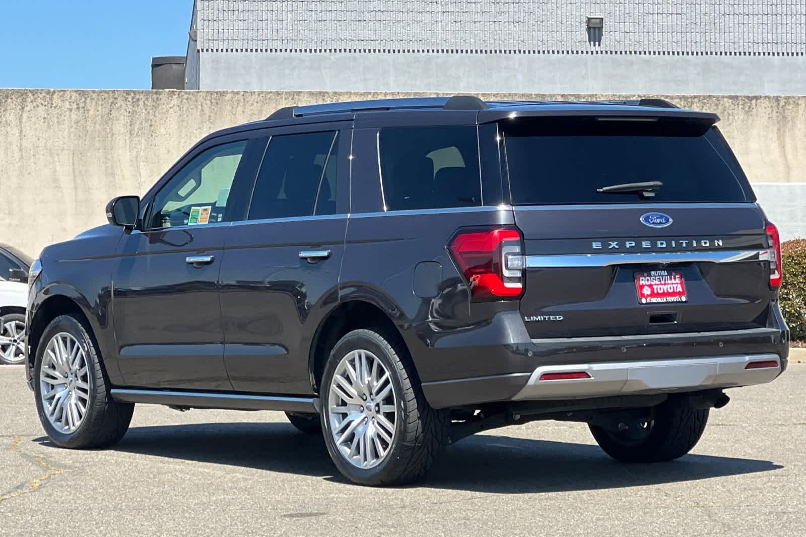 Used 2024 Ford Expedition Limited AWD/4WD image 7