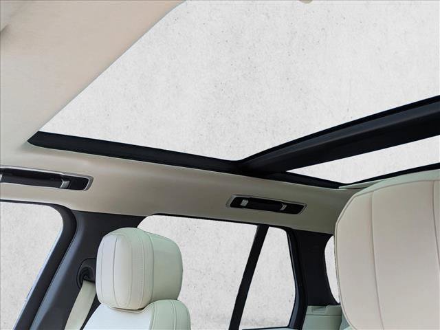Certified 2025 Land Rover Range Rover SE AWD/4WD image 16