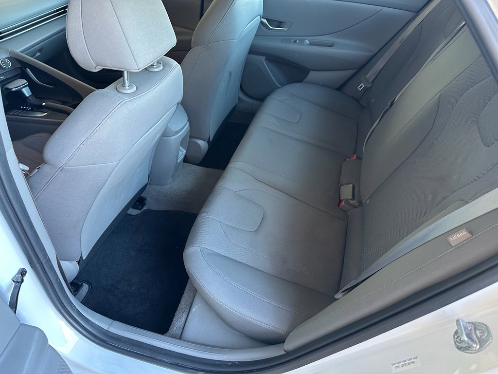 Used 2025 Hyundai Elantra SE image 25