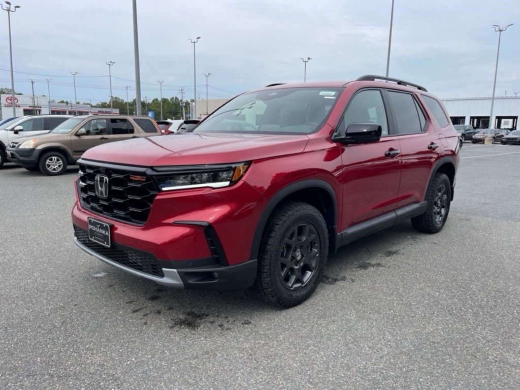 New 2025 Honda Pilot TrailSport image 2