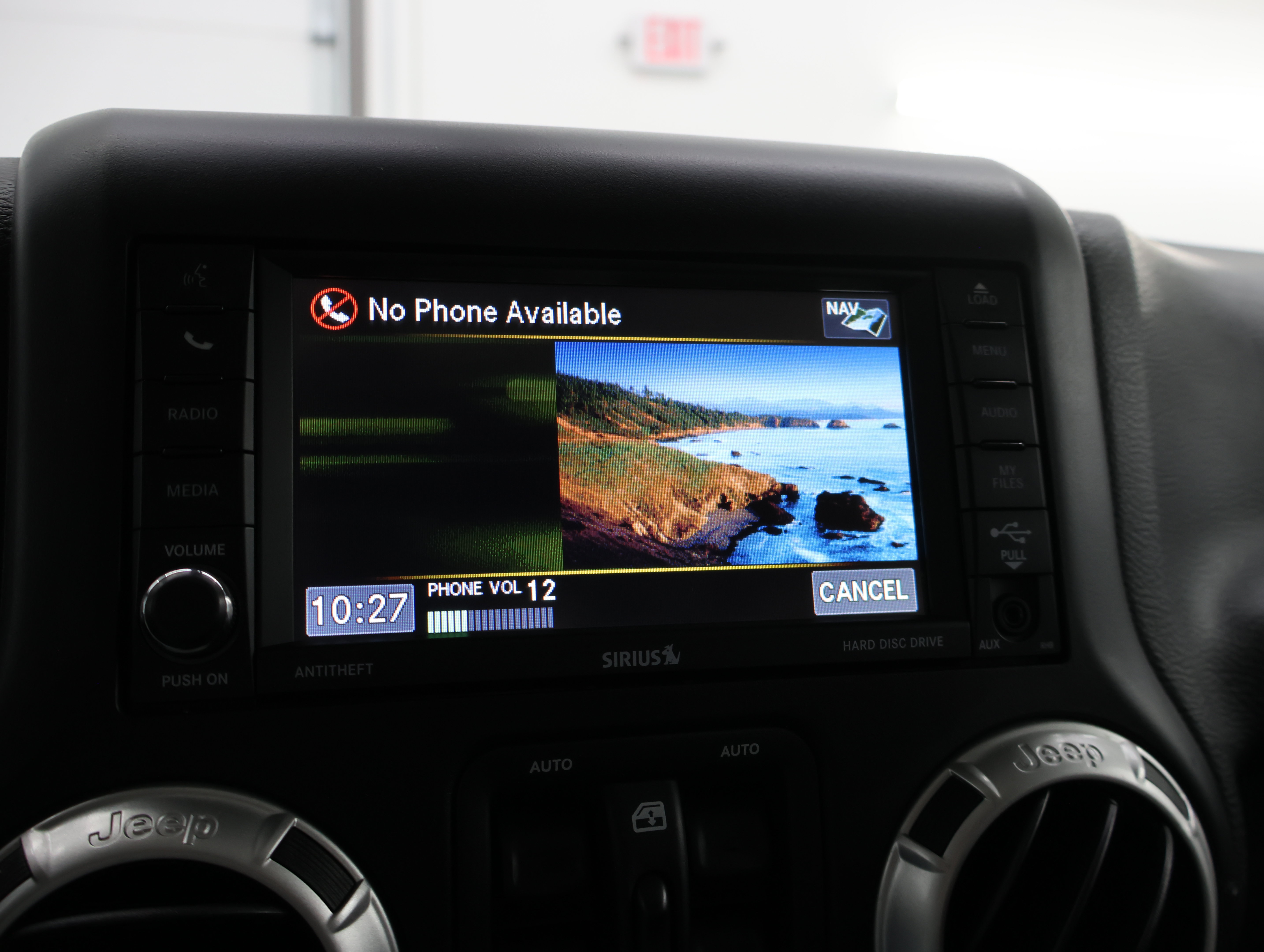 Used 2017 Jeep Wrangler Unlimited Sahara w/ Connectivity Group AWD/4WD image 43