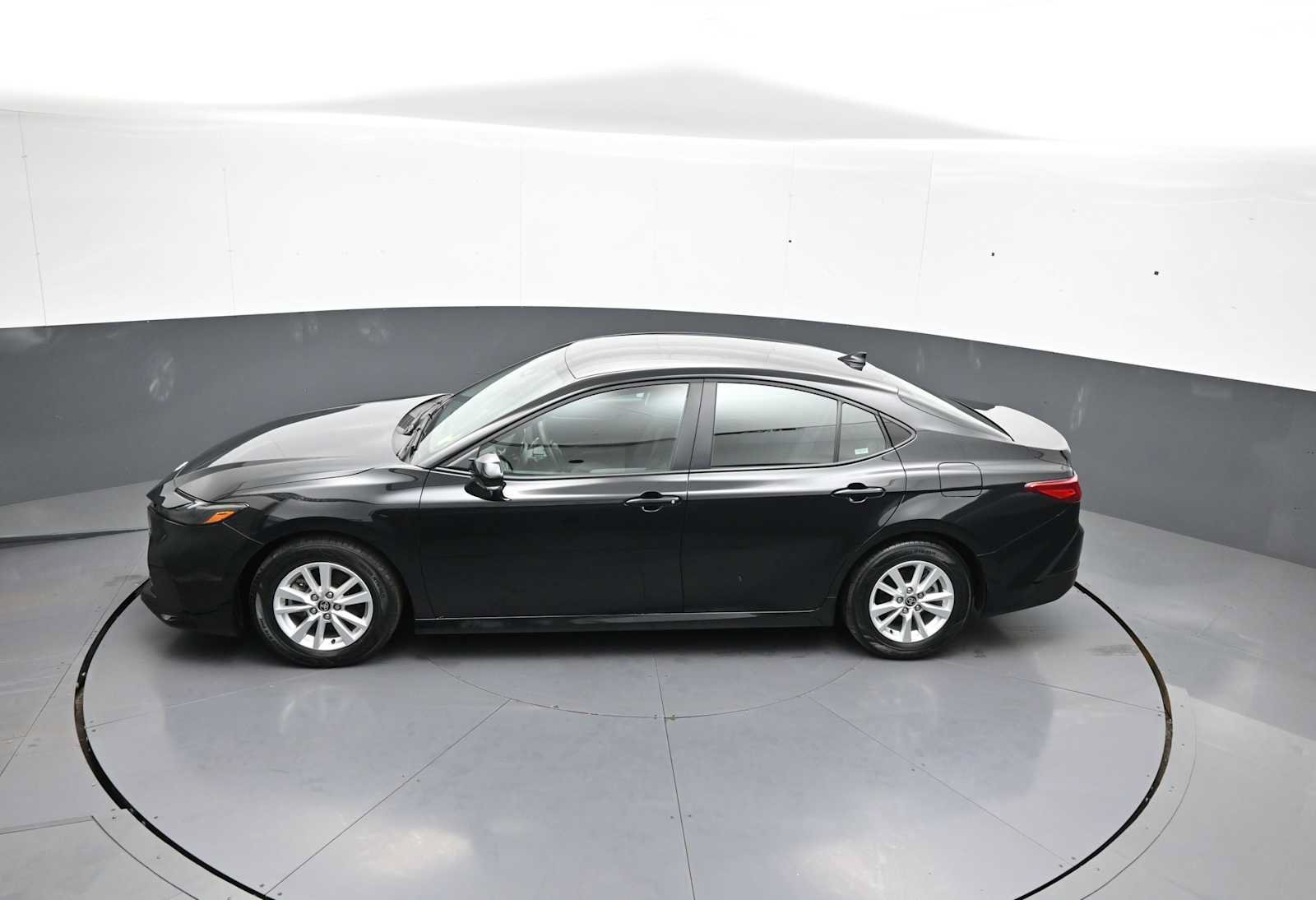 Used 2026 Toyota Camry LE FWD image 39