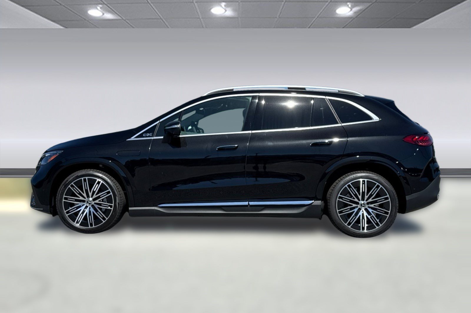 Used 2027 Mercedes-Benz EQE 320 4MATIC SUV image 2