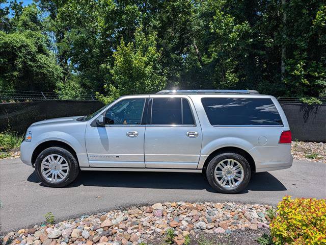 Used 2012 Lincoln Navigator L 4WD image 2