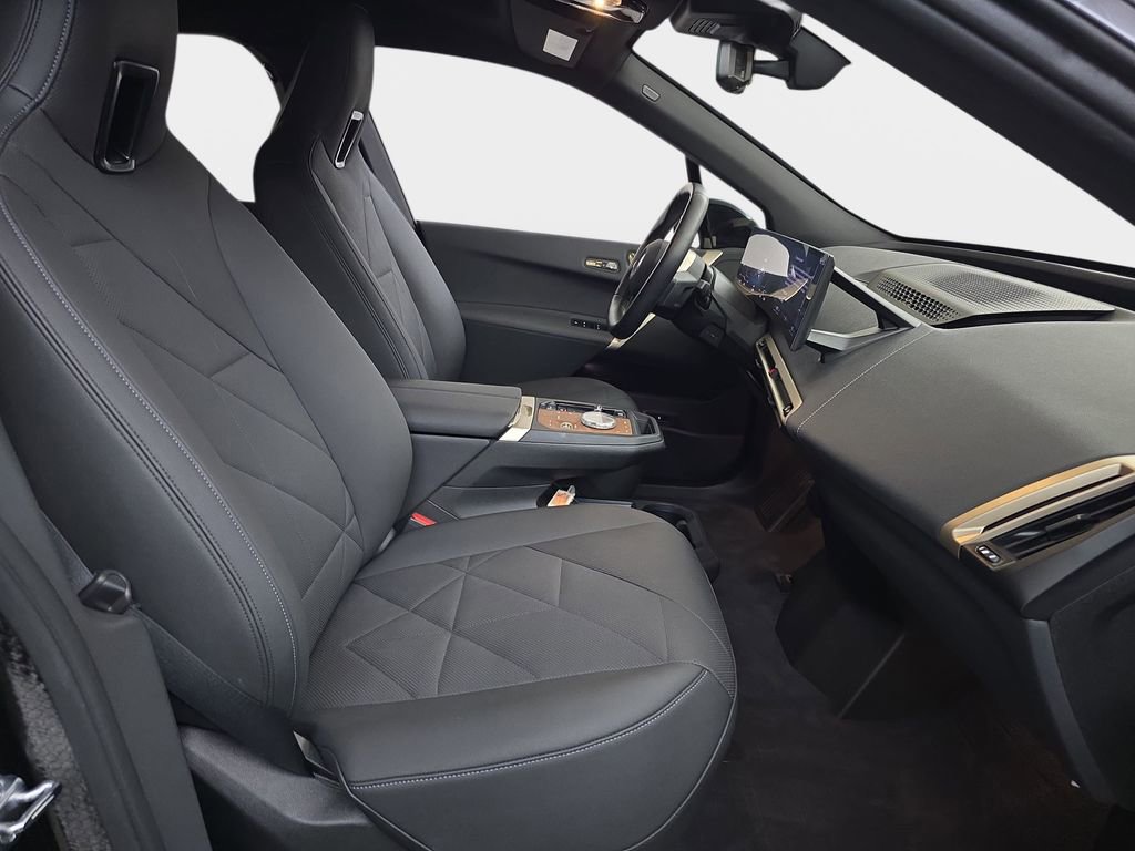 Used 2024 BMW iX xDrive50 w/ Premium Package image 10