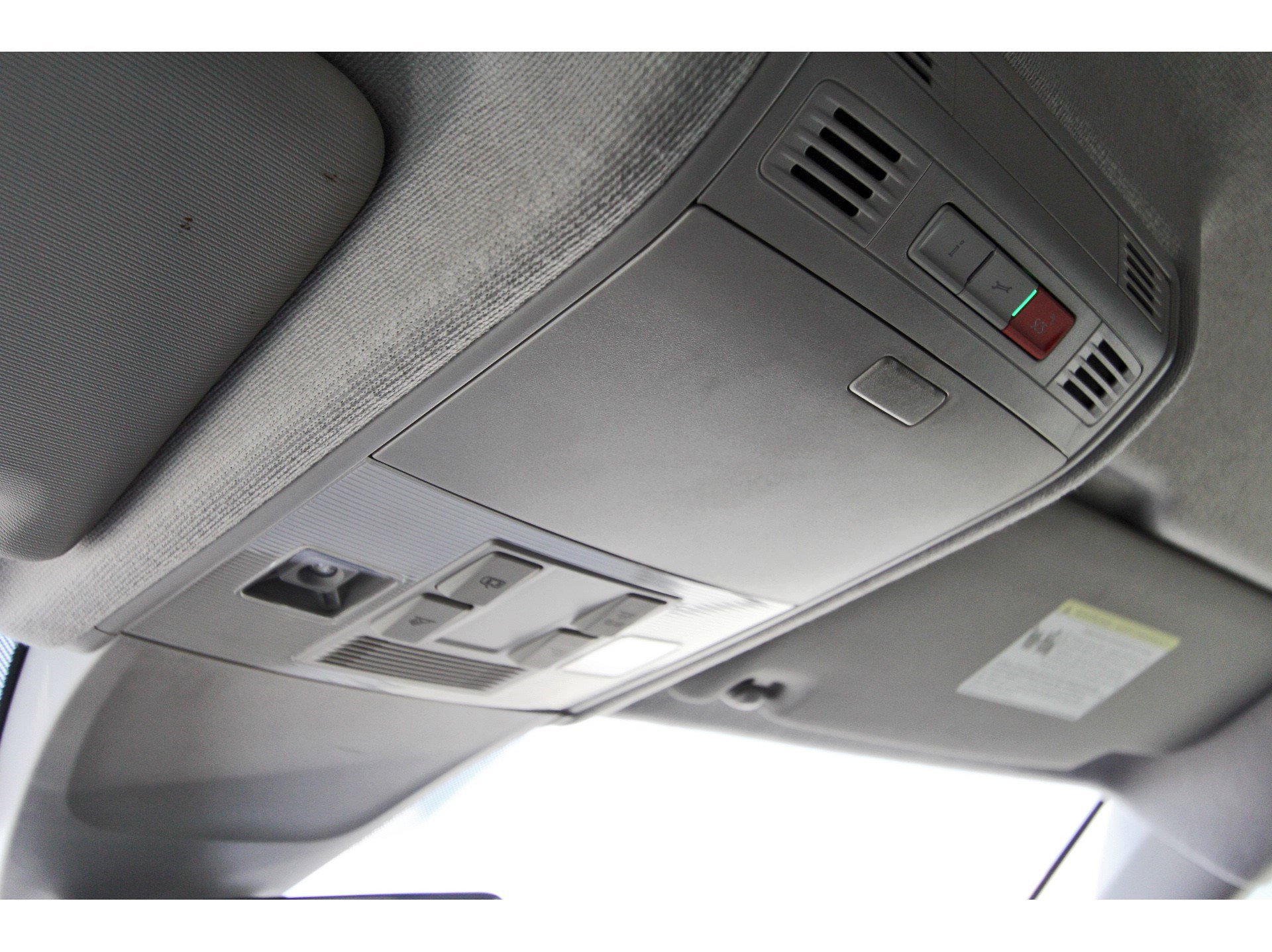 Used 2022 Volkswagen Tiguan SE image 25