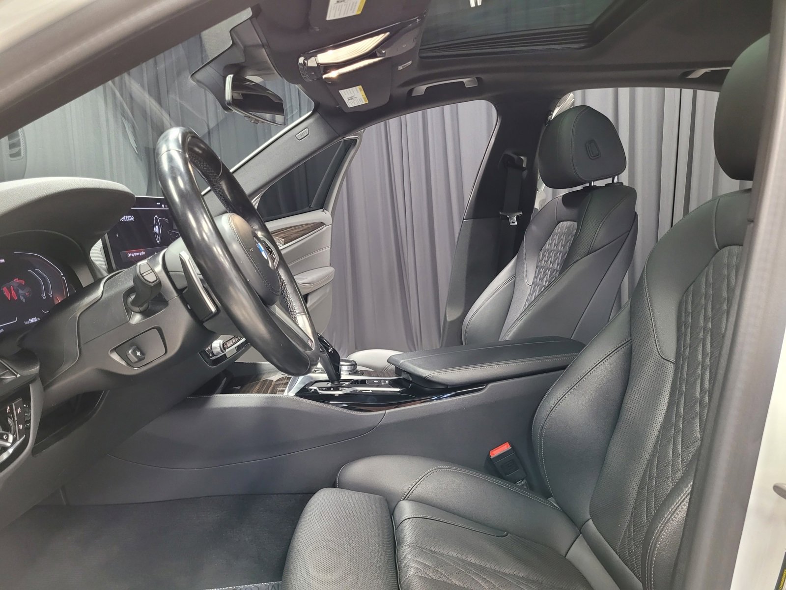 Used 2021 BMW 540i w/ M Sport Package image 16