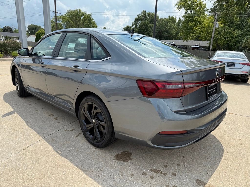 New 2025 Volkswagen Jetta SE image 4