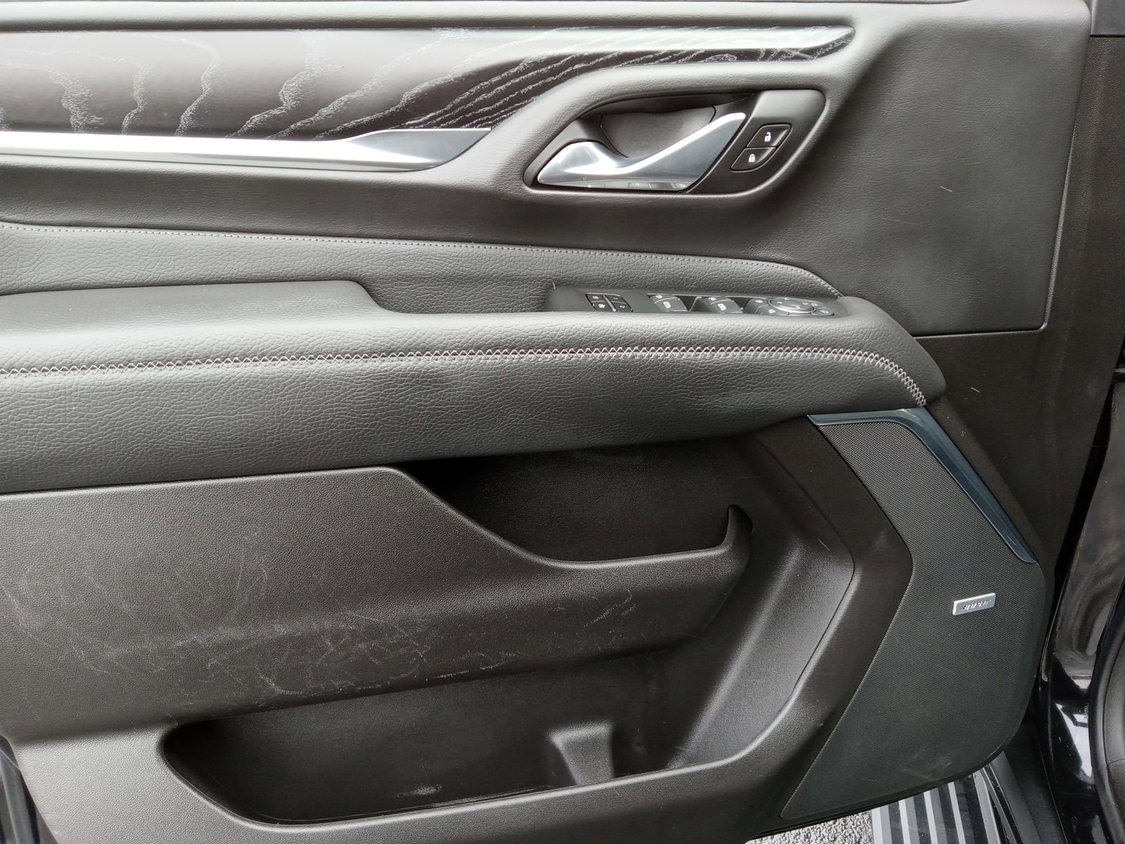 Used 2021 GMC Yukon Denali w/ Denali Premium Package image 8