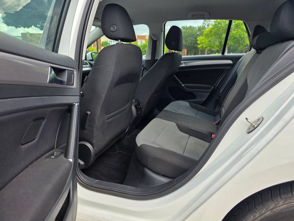 Used 2016 Volkswagen e-Golf SE w/ DC Fast Charging Package FWD image 25