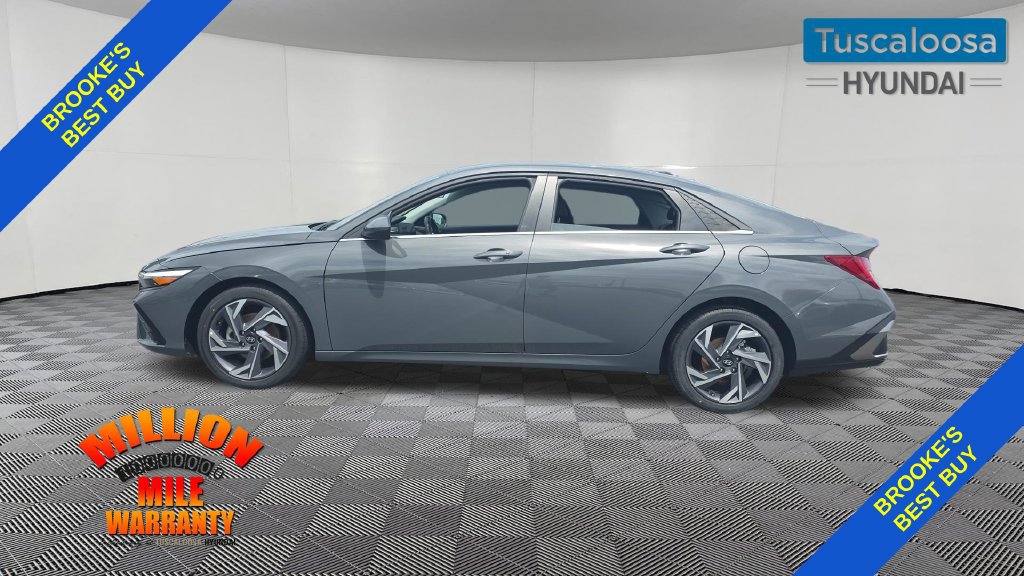 Used 2025 Hyundai Elantra SEL FWD image 4