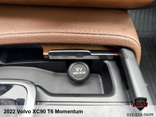 Used 2022 Volvo XC90 T6 Momentum image 12