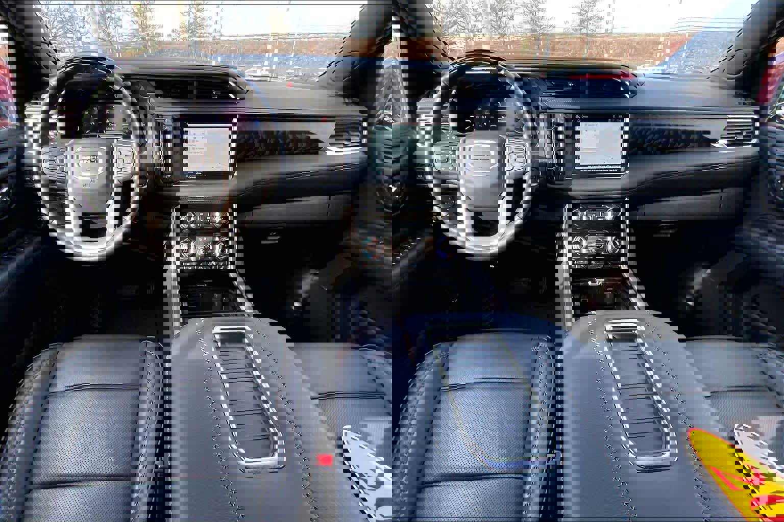 Used 2024 GMC Yukon XL Denali w/ Advanced Technology Package image 14