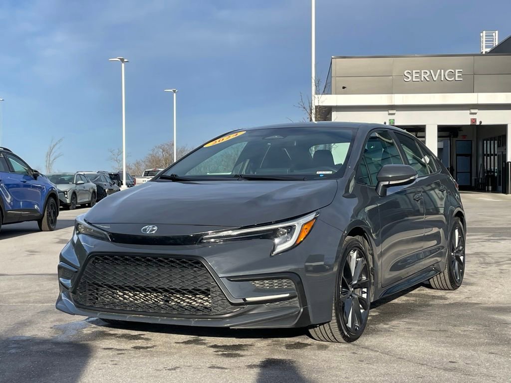 Used 2024 Toyota Corolla SE image 3