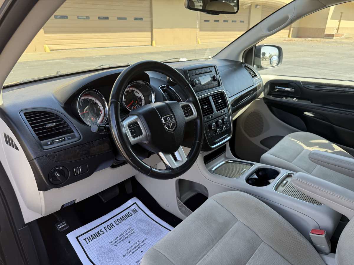Used 2016 Dodge Grand Caravan SXT w/ UConnect Hands-Free Group image 13