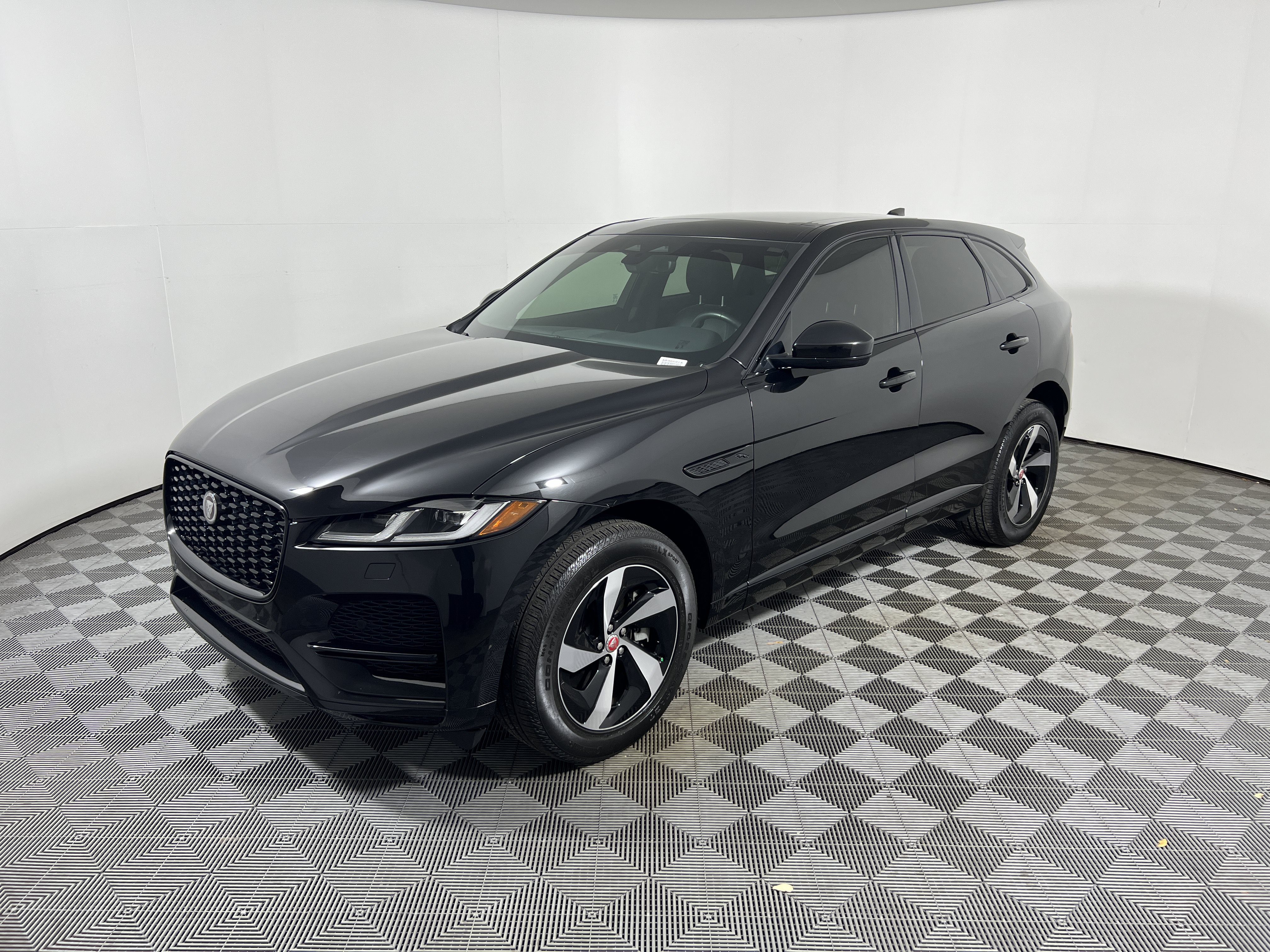 Used 2022 Jaguar F-PACE S AWD/4WD image 9