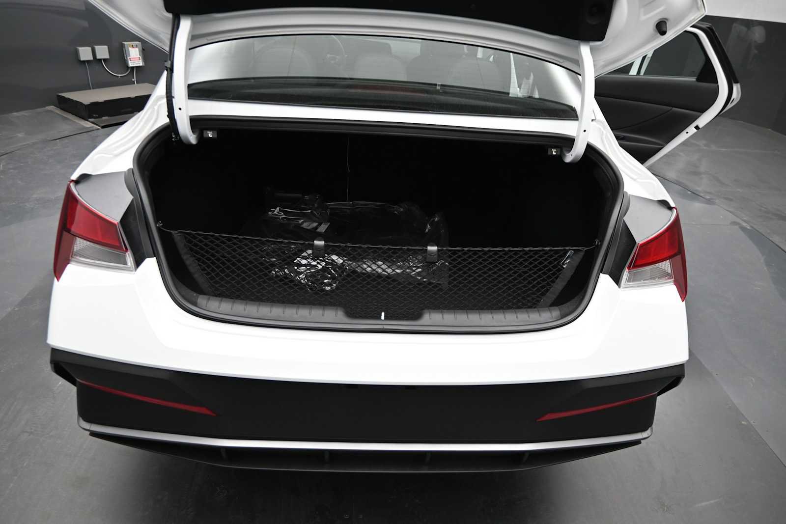 New 2026 Hyundai Elantra SEL Sport FWD image 14