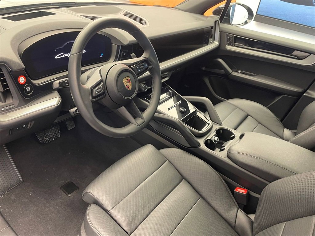 Used 2025 Porsche Cayenne image 4