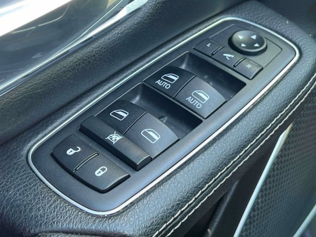 Used 2019 RAM 1500 Laramie w/ Off Road Group AWD/4WD image 17