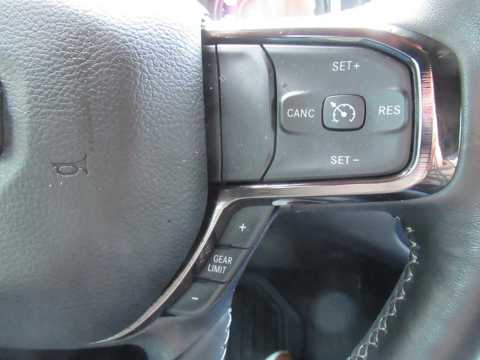 Used 2024 RAM 1500 Limited w/ Body Color Bumper Group image 27