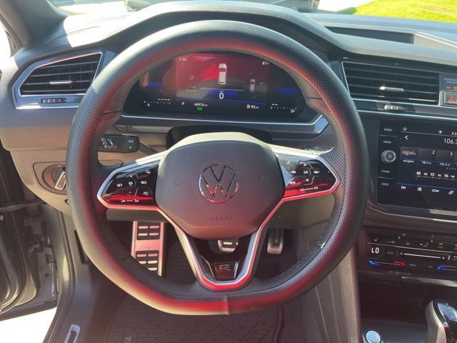 Used 2023 Volkswagen Tiguan SE R-Line image 16