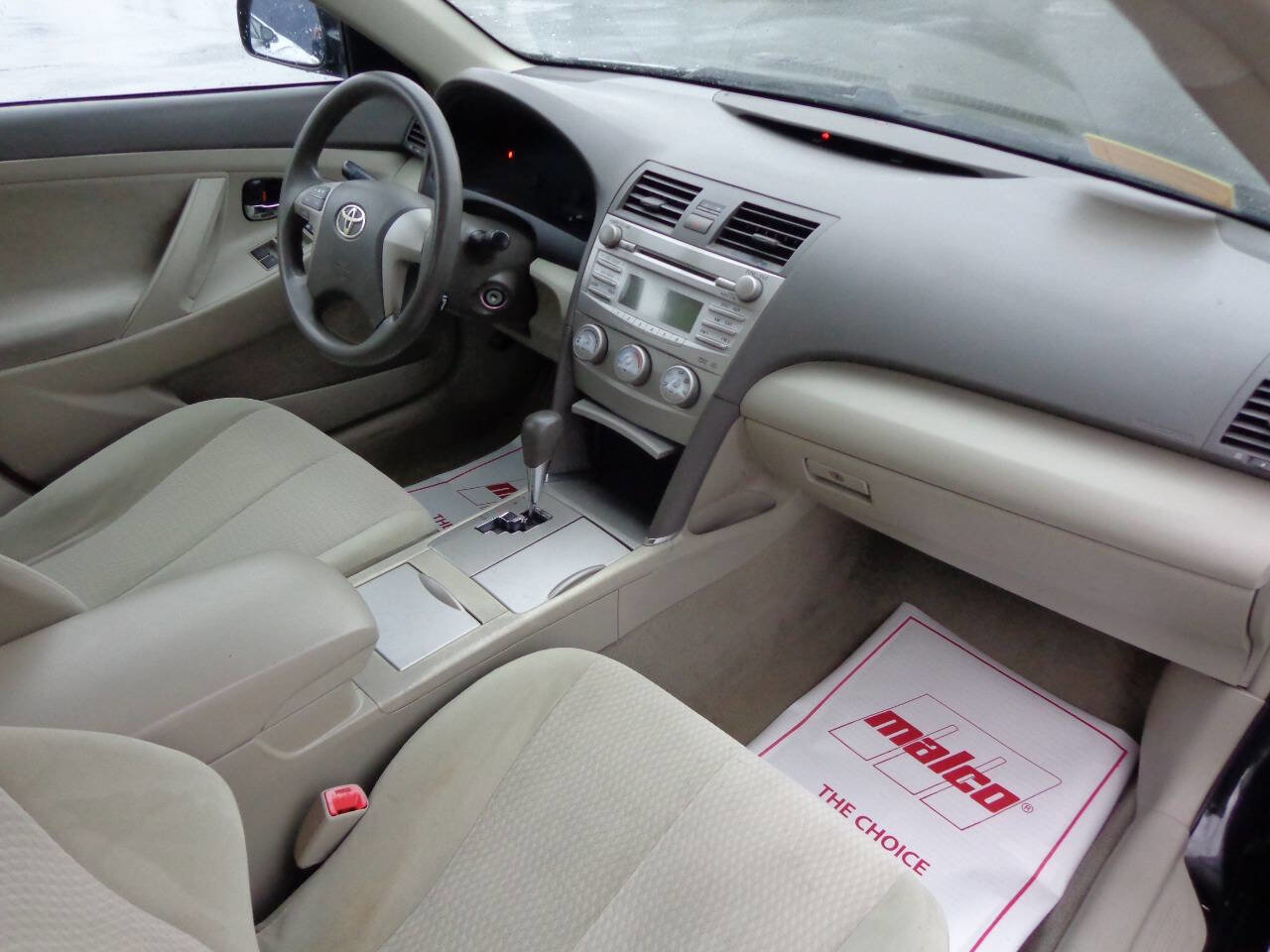 Used 2011 Toyota Camry LE image 10