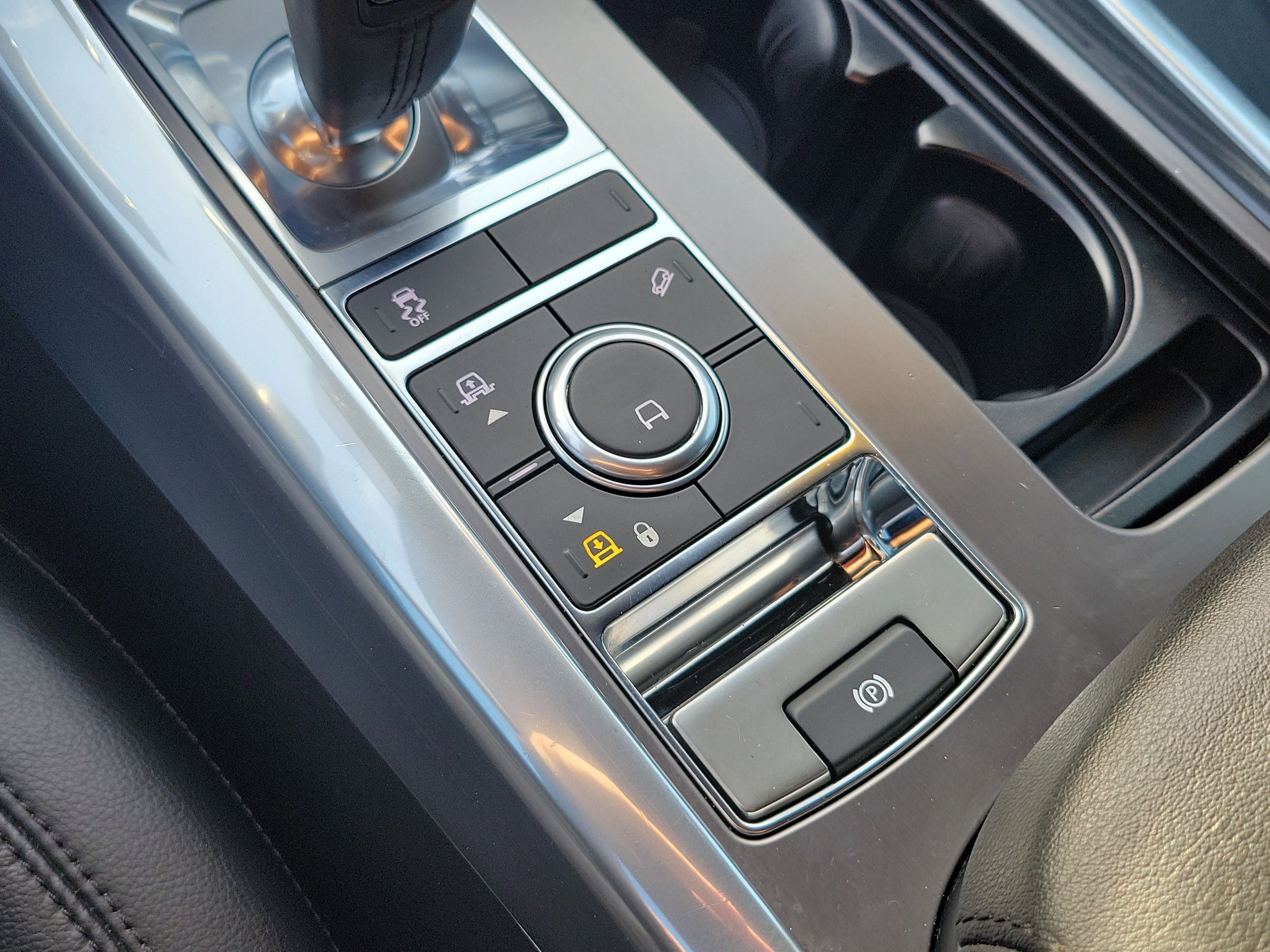 Used 2020 Land Rover Range Rover Sport SE image 38