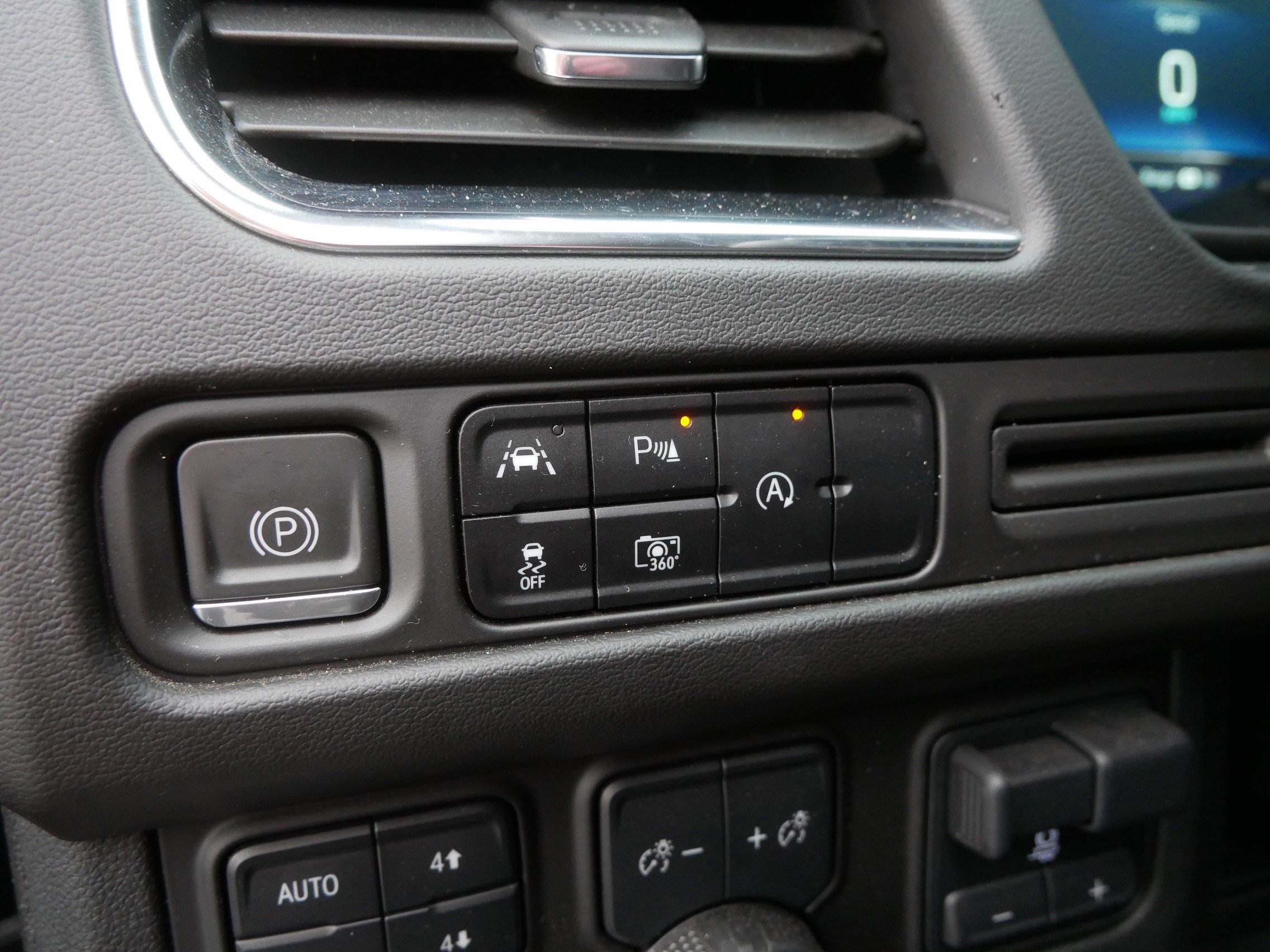 Used 2023 Chevrolet Suburban RST w/ Sport Performance Package image 25