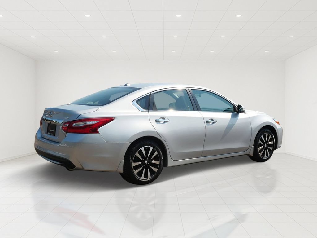 Used 2017 Nissan Altima 2.5 SV w/ Convenience Package FWD image 6